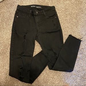 DISTRESSED BLACK DENIM JEANS